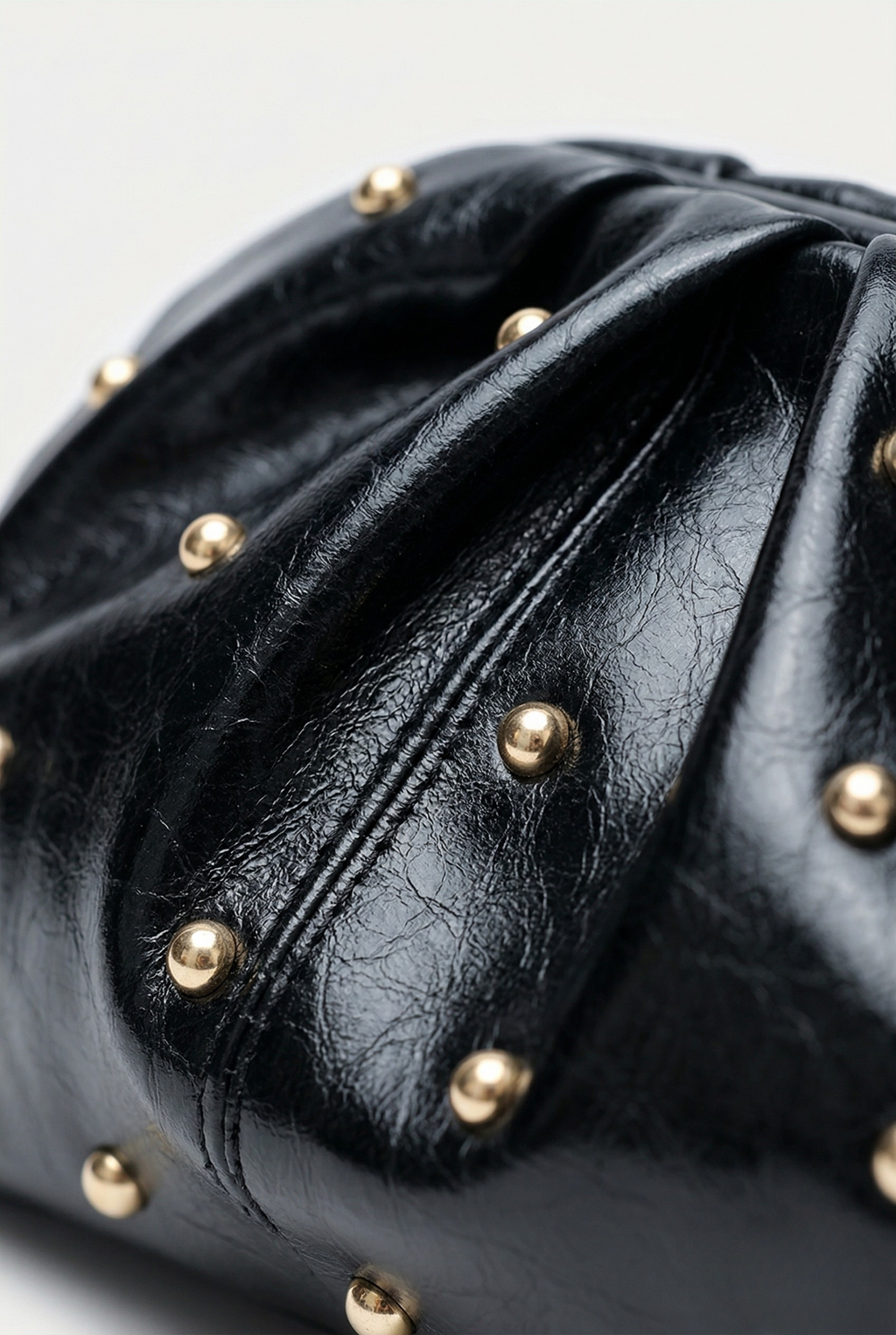 Pochette cloutée