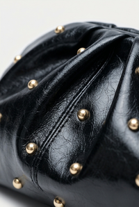 Pochette cloutée