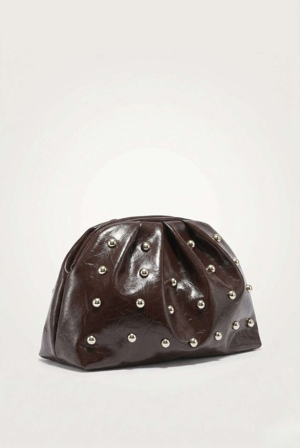 Pochette cloutée